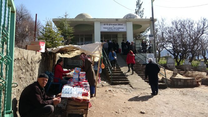 Rivayeti duyanlar akın akın geliyor!  "Sedyeyle gelen yürüyerek çıkıyor"