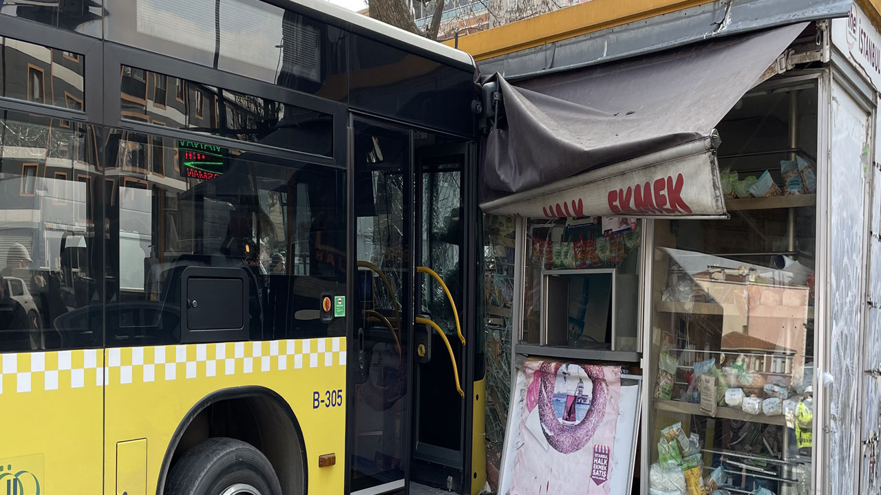 İstanbul'da korkunç kaza! İETT otobüsü halk ekmek büfesine çarptı