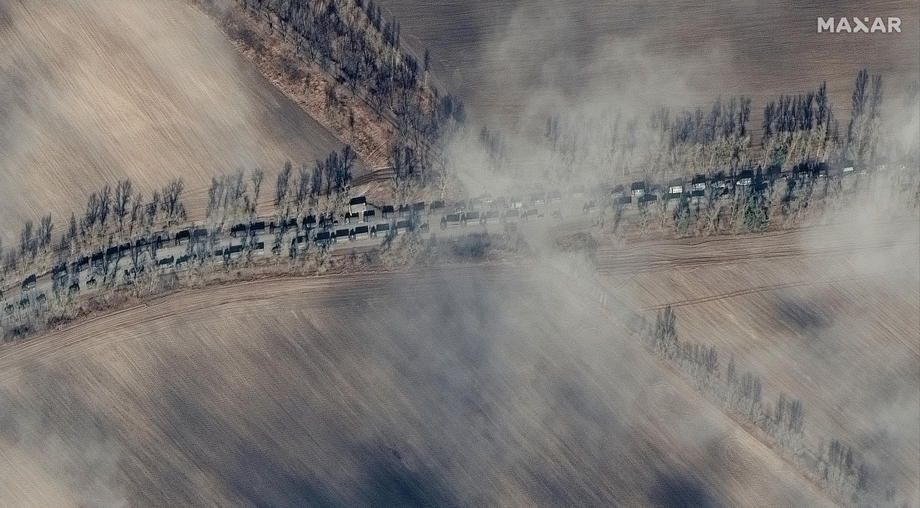 Ukrayna'nın başkenti Kiev'e ilerleyen 5 km'lik Rusya ordu konvoyu şok etti