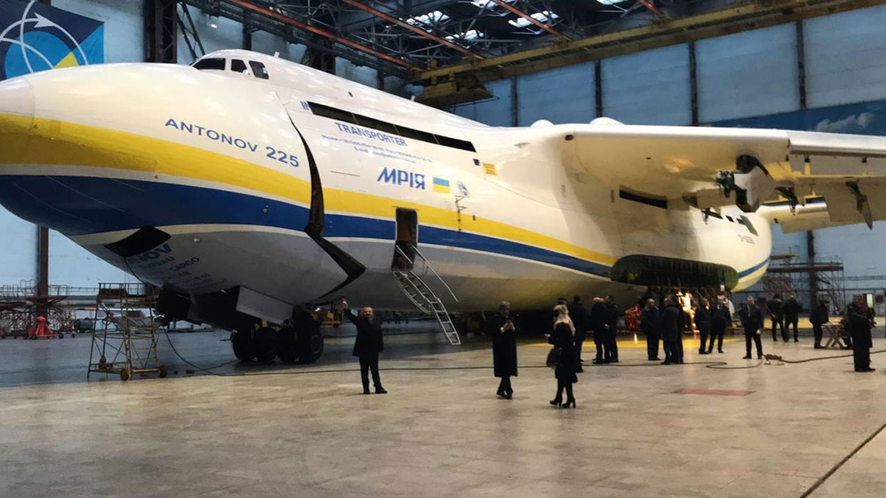 Ukrayna'da dünyanın en büyük ve en güçlü uçağı imha edildi