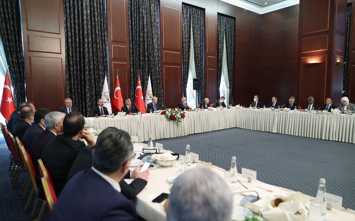 Cumhurbaşkanı Erdoğan AK Parti milletvekilleriyle kahvaltıda buluştu! Bakanlar da toplantıdaydı