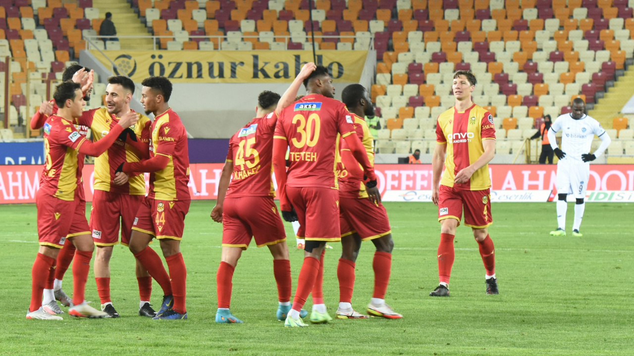 Avrupa'yı hedefleyen Adana Demirspor ligin dibine demirleyen Yeni Malatyaspor'a kaybetti