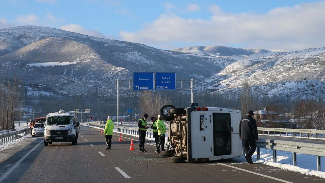 Tokat'tan acı haber! Asker taşıyan araç devrildi bir şehit 3 yaralı