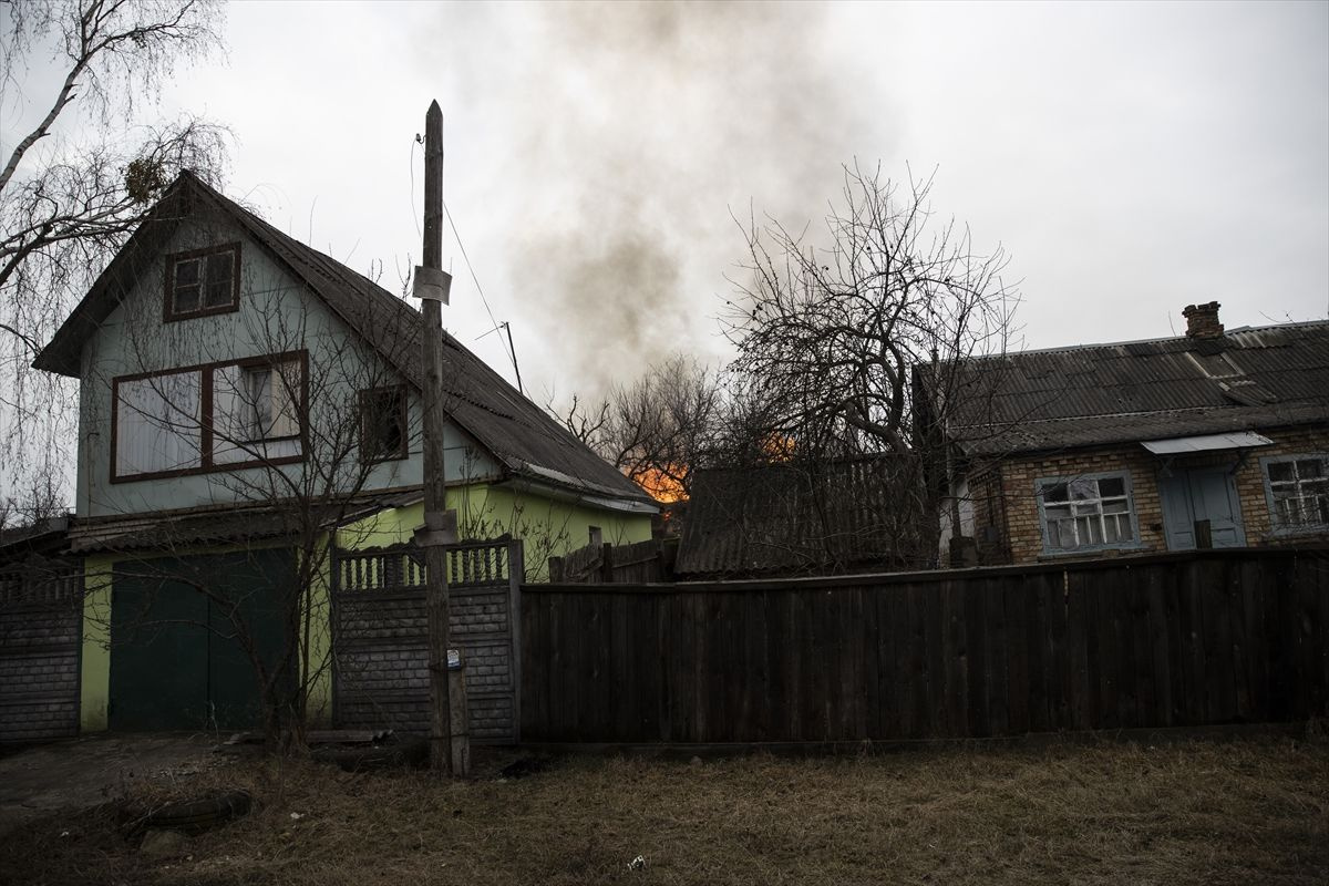 Ukrayna'da Irpin'de sivillerin tahliyesinde dehşetli patlama! Korkunç anlar görüntülendi