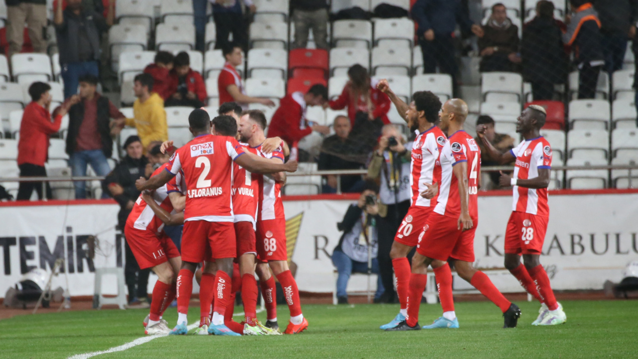 Antalyaspor konuk ettiği Sivasspor'u tek golle geçti