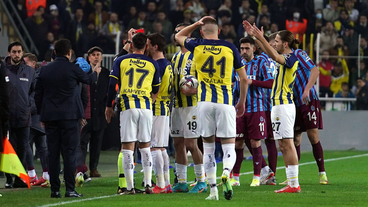 Fenerbahçe nefes kesen maçta lider Trabzonspor ile 1-1 berabere kaldı