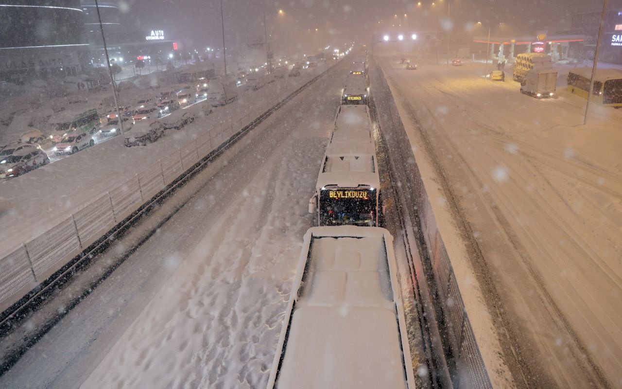 Perşembe 35 yılın en yoğun kar yağışı geliyor! Meteoroloji duyurdu İstanbul, Bursa, Balıkesir, Ankara...