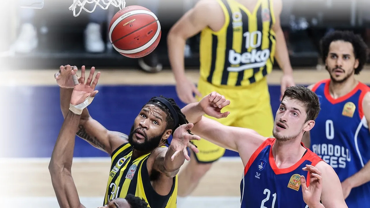 EuroLeague'nin Rusya kararına tepki gösteren Fenerbahçe'den Anadolu Efes'e eleştiri!
