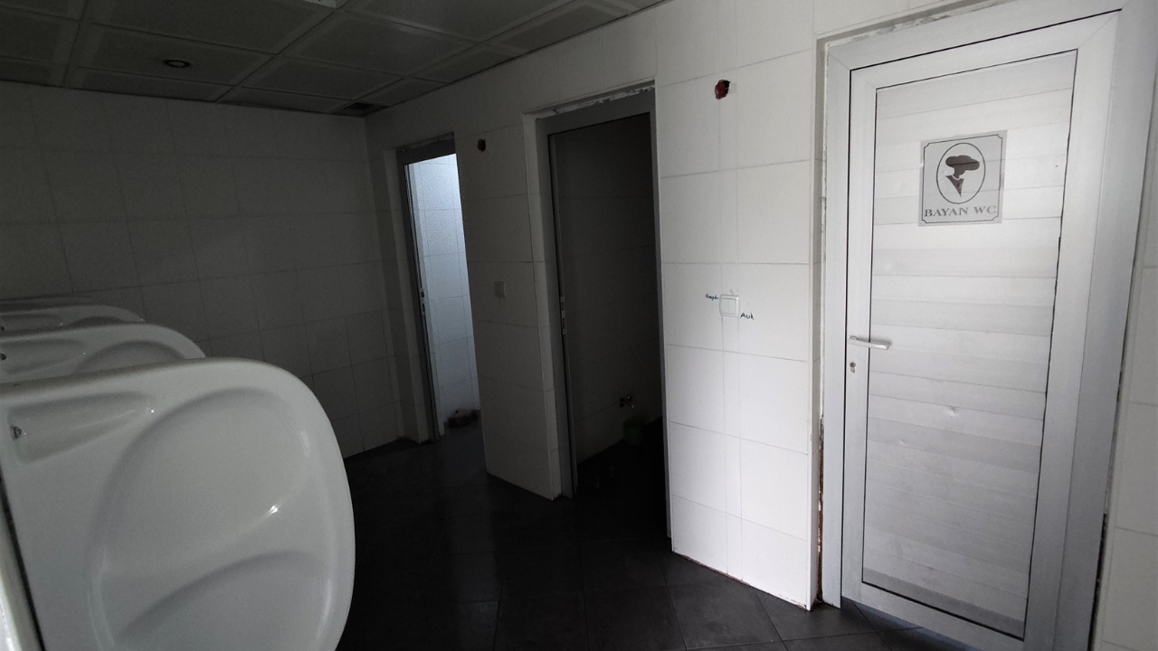 İzmir'de bu tuvaleti görenler şaşkına döndü: Ahlaki açıdan uygun değil