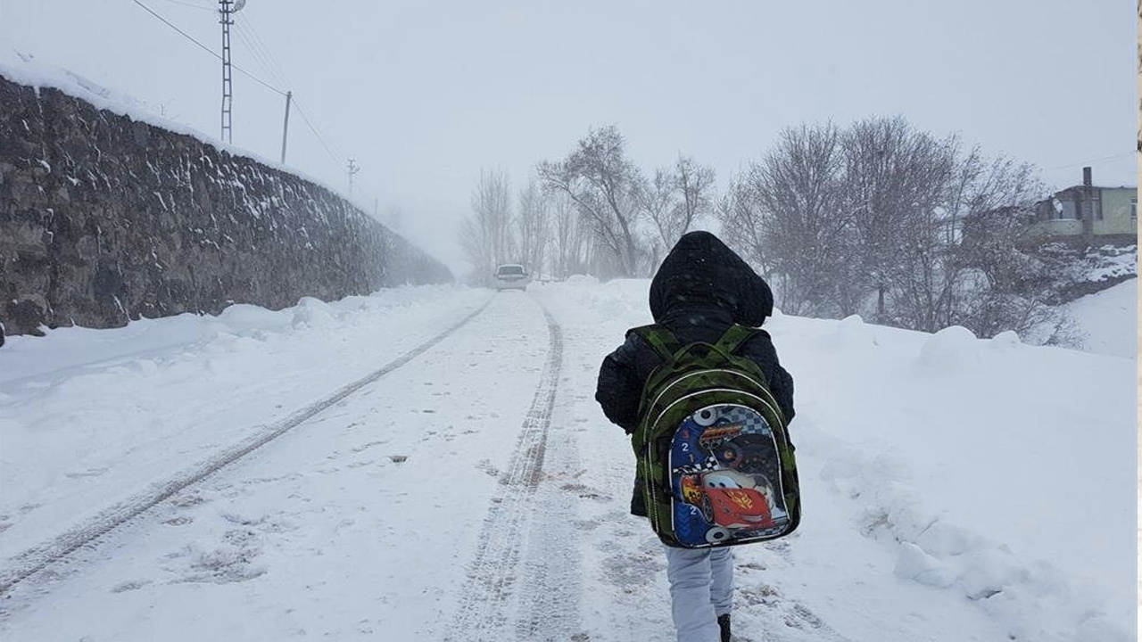 İstanbul'da yarın okullar tatil mi 14 Mart kar tatili valilik açıklaması