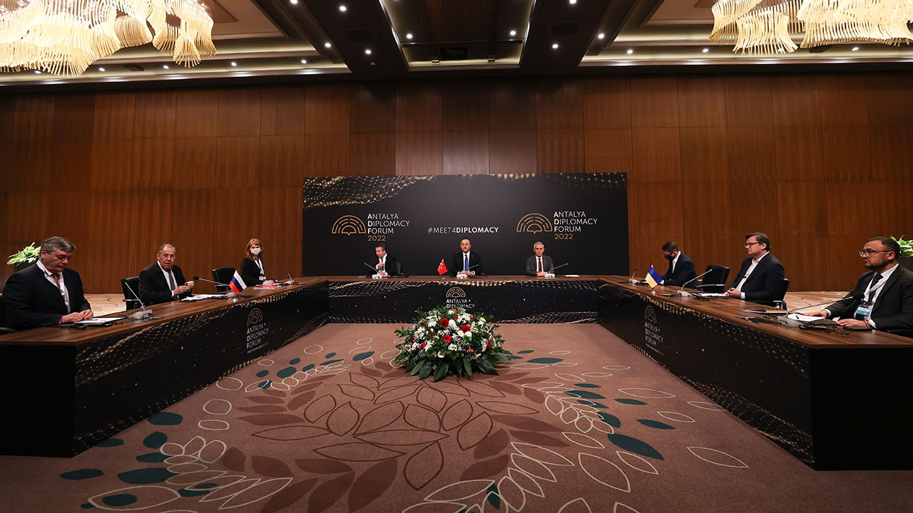 Antalya zirvesi sonrası Dışişleri Bakanı Çavuşoğlu'ndan açıklama! Gayet medeni bir toplantı oldu