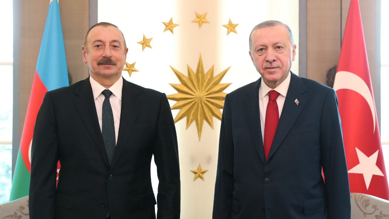 Cumhurbaşkanı Erdoğan'ın yoğun diplomasi trafiği Aliyev ile bir araya geldi