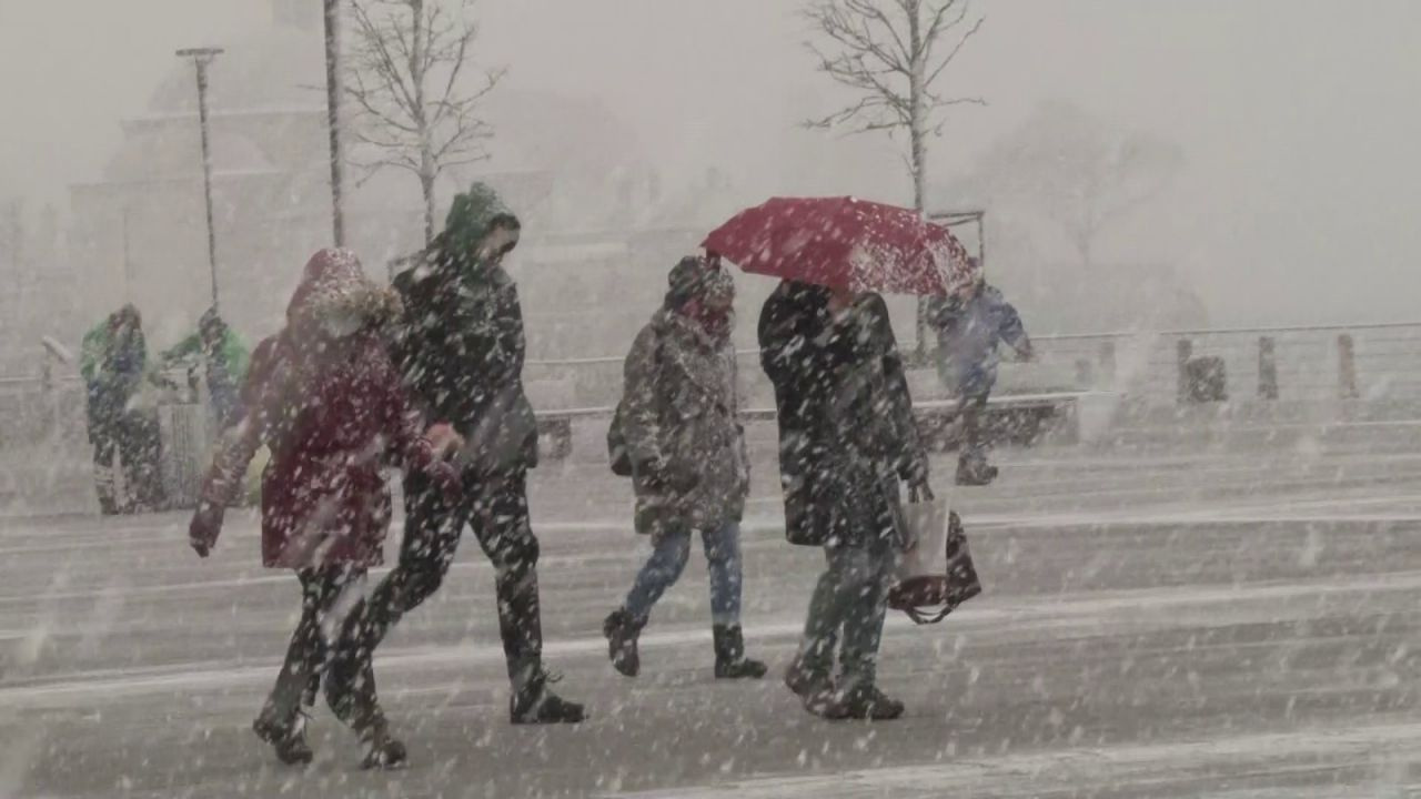 Meteoroloji uyarmıştı İstanbul bembeyaz oldu! İşte ilçe ilçe son durum