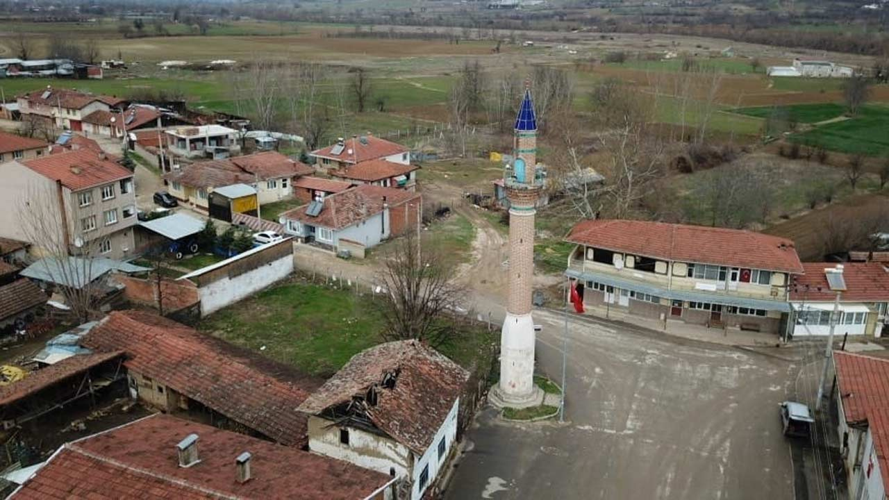 Bursa İnegöl'de camisiz minareyi görenler inanamıyor