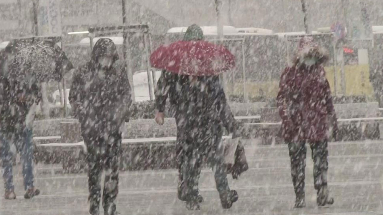 Meteoroloji uzmanları Orhan Şen ve Ahmet Uçar'dan uyarı! Kar İstanbul'da ne kadar sürecek? 30 cm yağacak