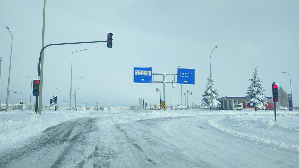 Kardan şehirler arası yollar kapandı Adana, Konya, Antalya, Ankara yolu durdu