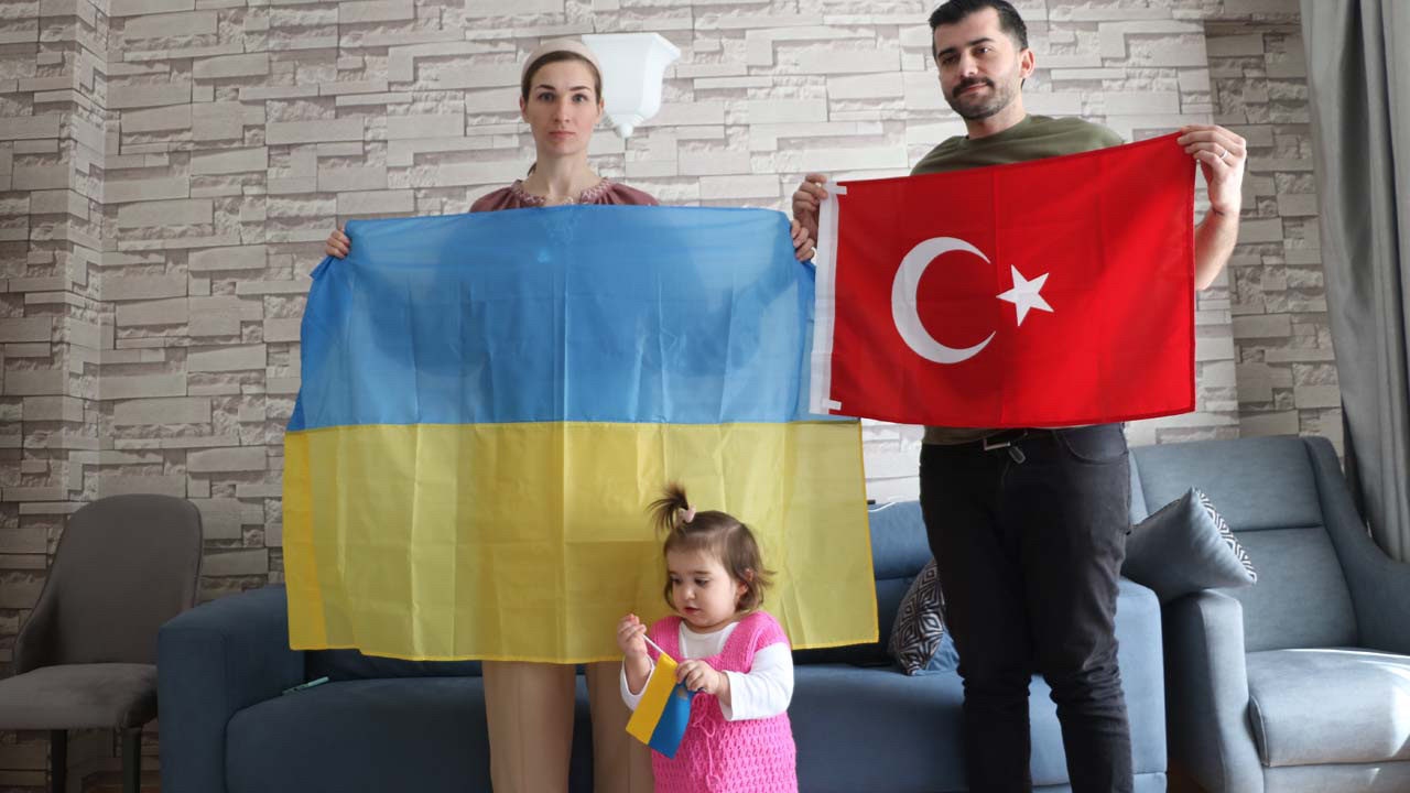 Ukraynalı kadın Türk eşine kavuştu annesiyle konuşması yürekleri dağladı: Hain değilim