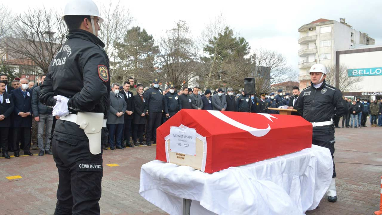 Sakarya'da görevi esnasında kalp krizi geçiren polis hayatını kaybetti