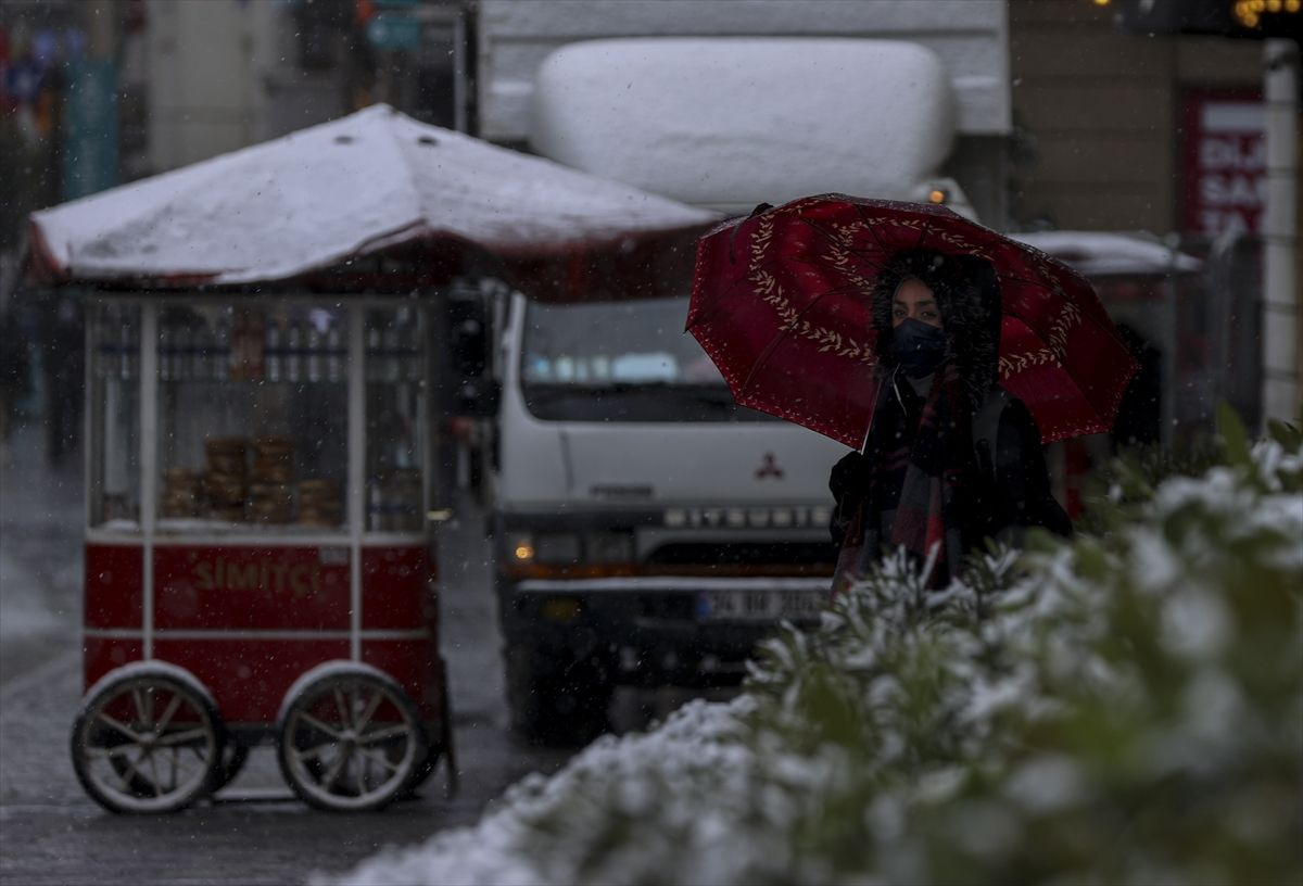 Dehşete düşüren haritalar! Devasa kar kütleleri İstanbul'un üstünde! İstanbul'a kar çığ düşer gibi yağacak