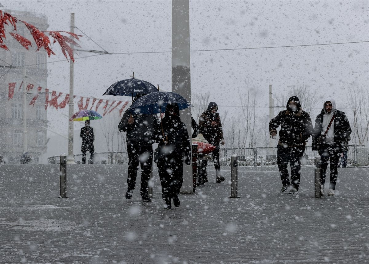 Dehşete düşüren haritalar! Devasa kar kütleleri İstanbul'un üstünde! İstanbul'a kar çığ düşer gibi yağacak