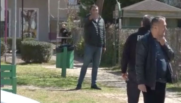 Antalya'da Özel Harekatçı koca parkta polis eşine dehşeti yaşattı! Silahlar patladı çocukları hepsini gördü