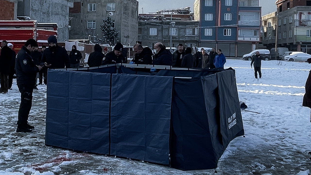 Ceset şoku! Ayaklarının altında bakın ne bulundu