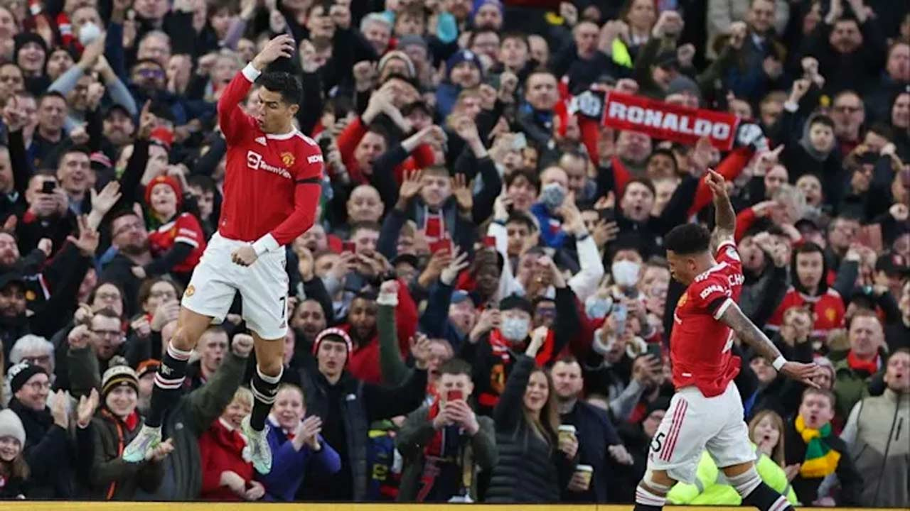 37 yaşındaki Ronaldo rekor kırdı Manchester United kazandı