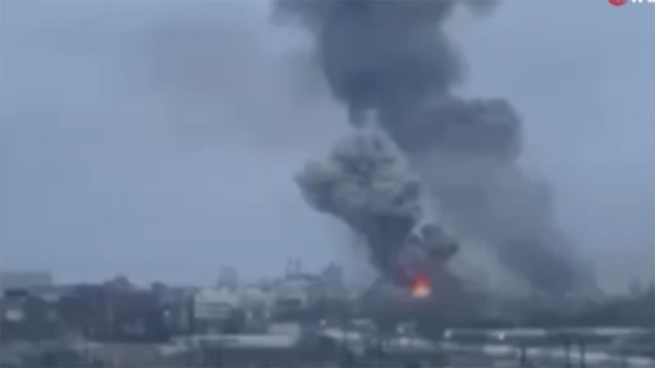 Rusya, Kiev'deki Antonov uçak fabrikasını vurdu! Görüntüler korkunç...