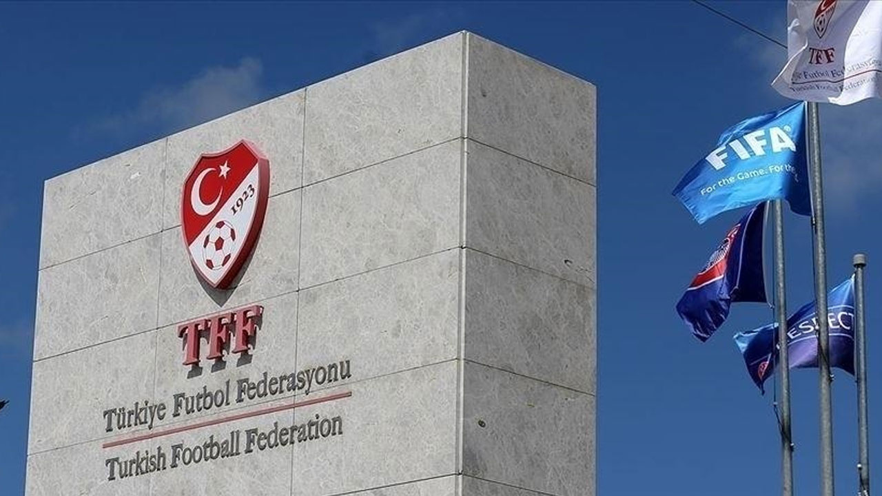 TRT yayın ihalesi sözleşmelerini TFF'ye teslim etti
