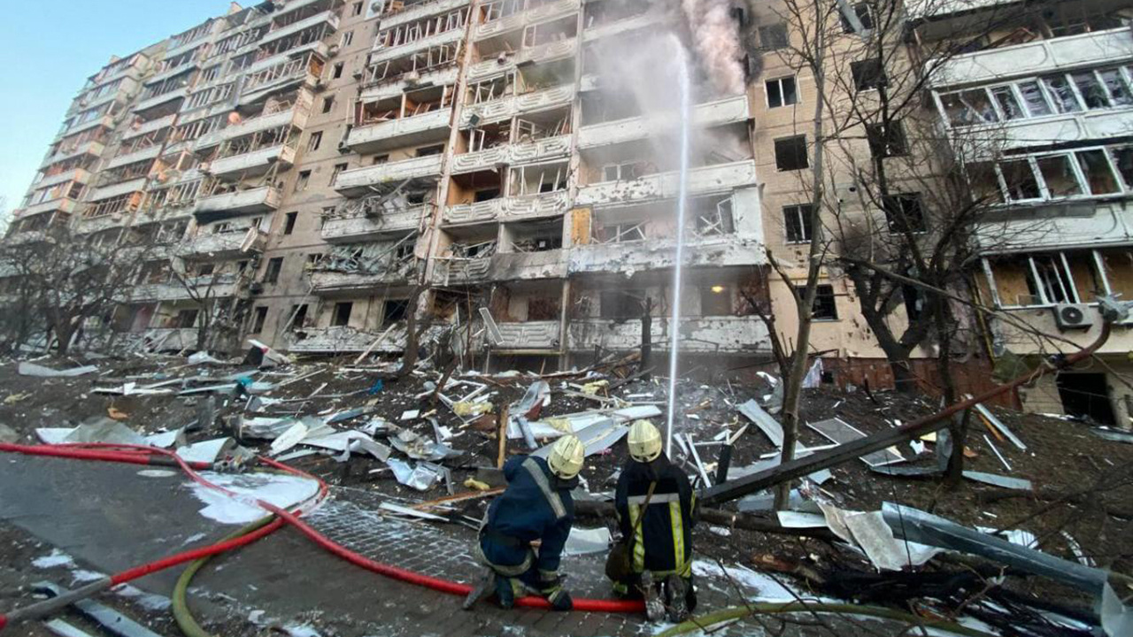 Rus saldırılarının arttığı Ukrayna'nın başkenti Kiev'de sokağa çıkma yasağı ilan edildi