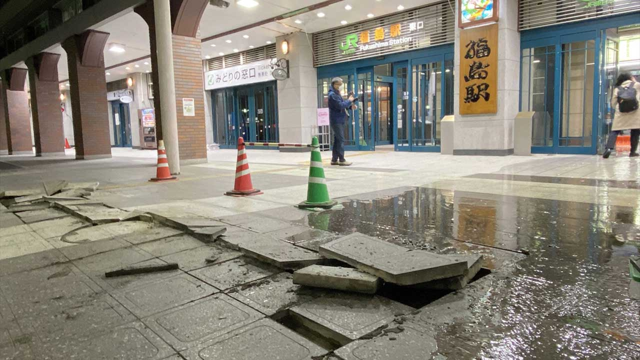 Japonya'nın kuzeydoğusunda 7,4 büyüklüğündeki depremde 3 kişi hayatını kaybetti