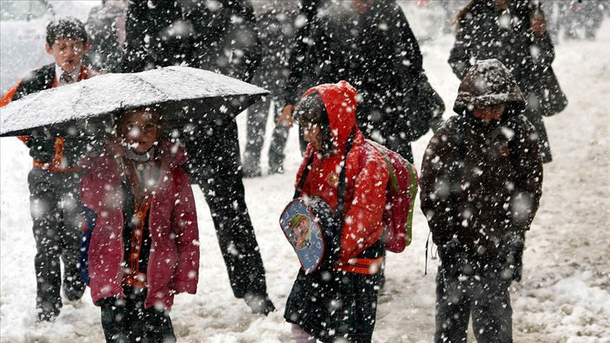 Kar bastırdı 18 Mart okullar tatil edildi! İstanbul dahil 11 ilde yüz yüze eğitime ara verildi