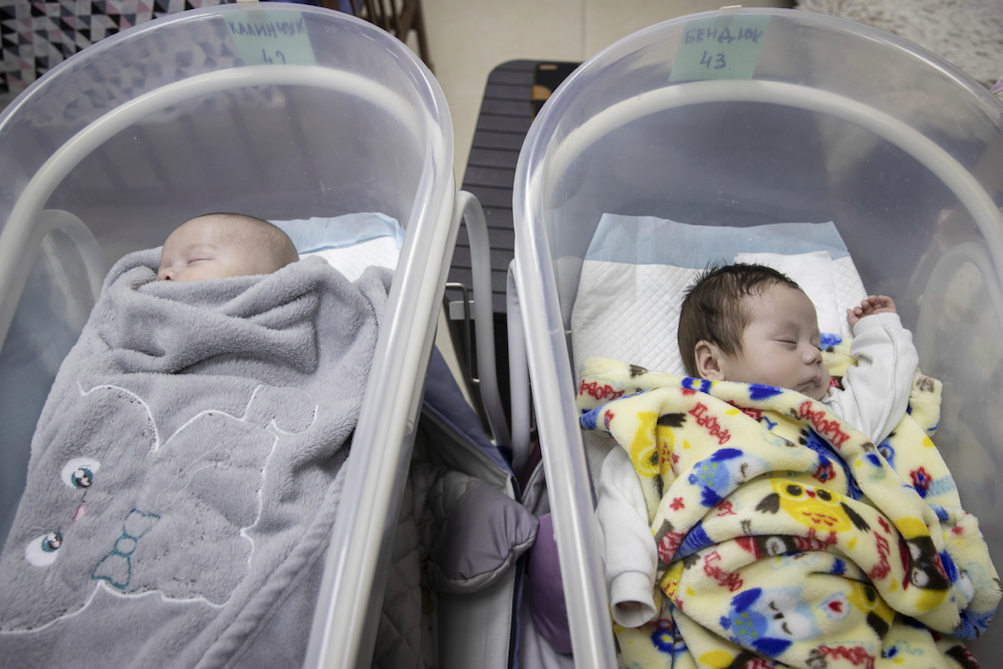 Ukrayna'nın öteki yüzü! Avrupa'nın taşıyıcı annelik merkezi Ukrayna'da bebekler ortada kaldı