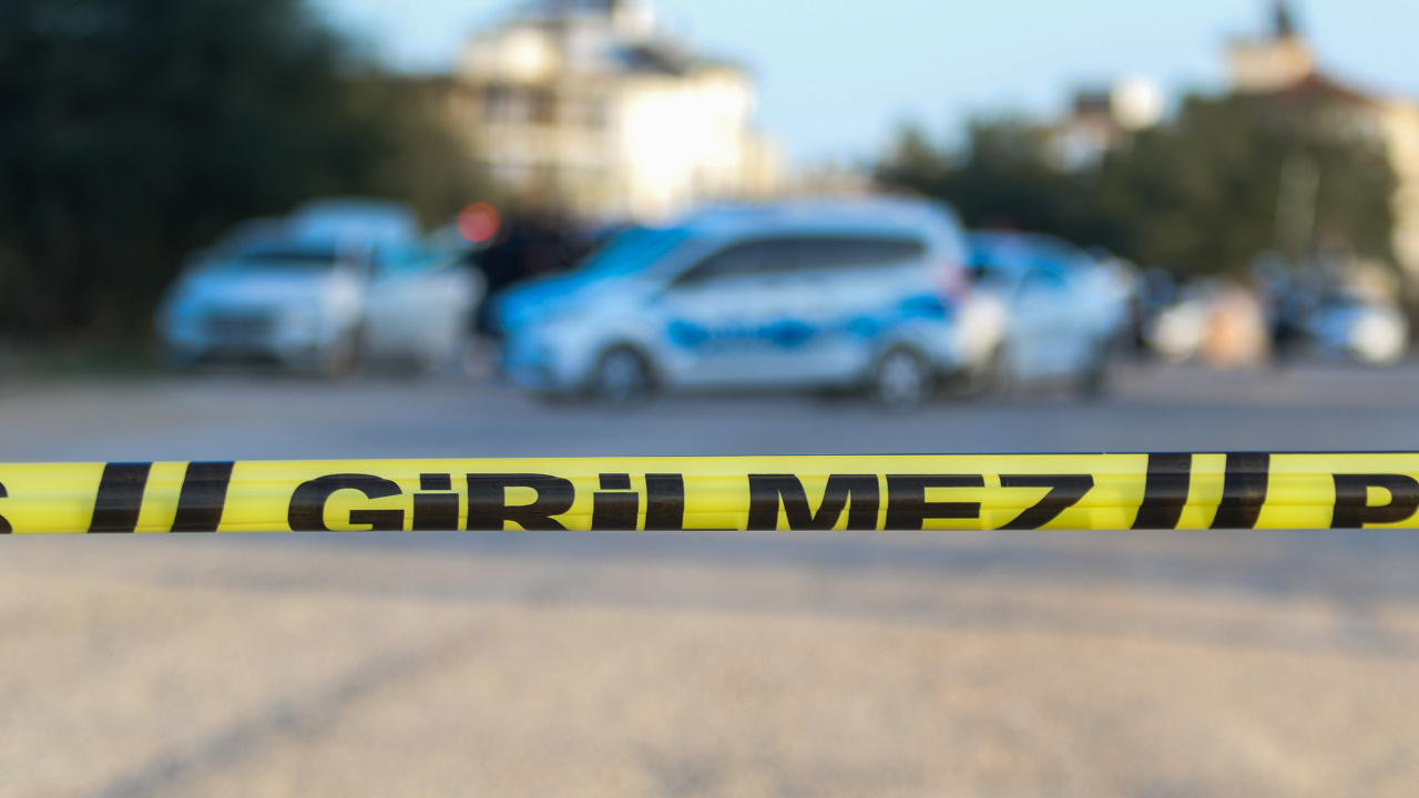 Antalya'da terk edilmiş otomobilin bagajından ceset çıktı
