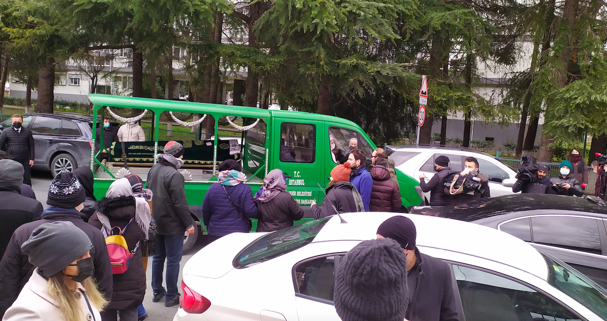 Bakırköy'de AVM otoparkında eski sevgili dehşeti 21 yaşındaki Yağmur gözyaşlarıyla uğurandı