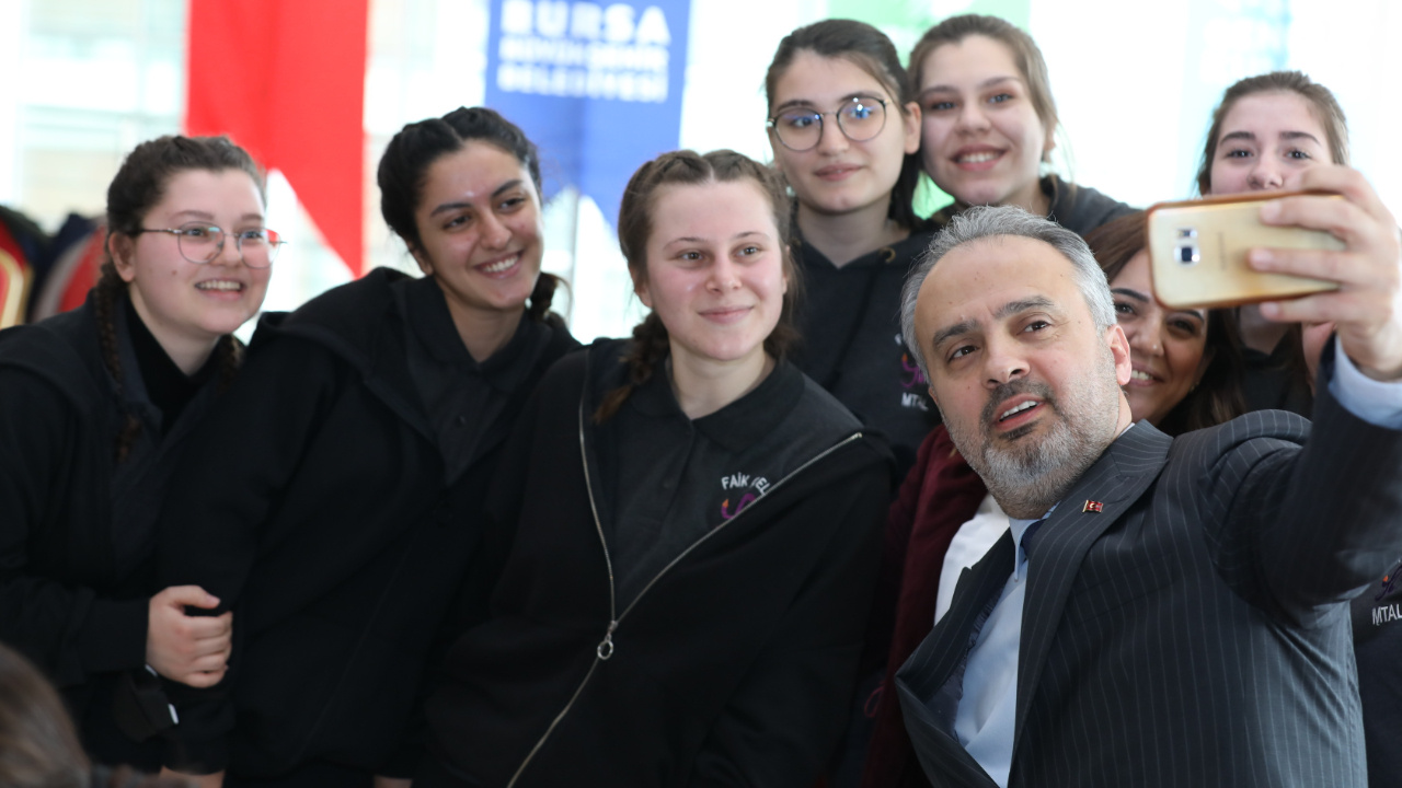 Türkiye'de bir ilk! Bursa'da öğrencilere aylık 500 TL verilecek: Başvurular başladı