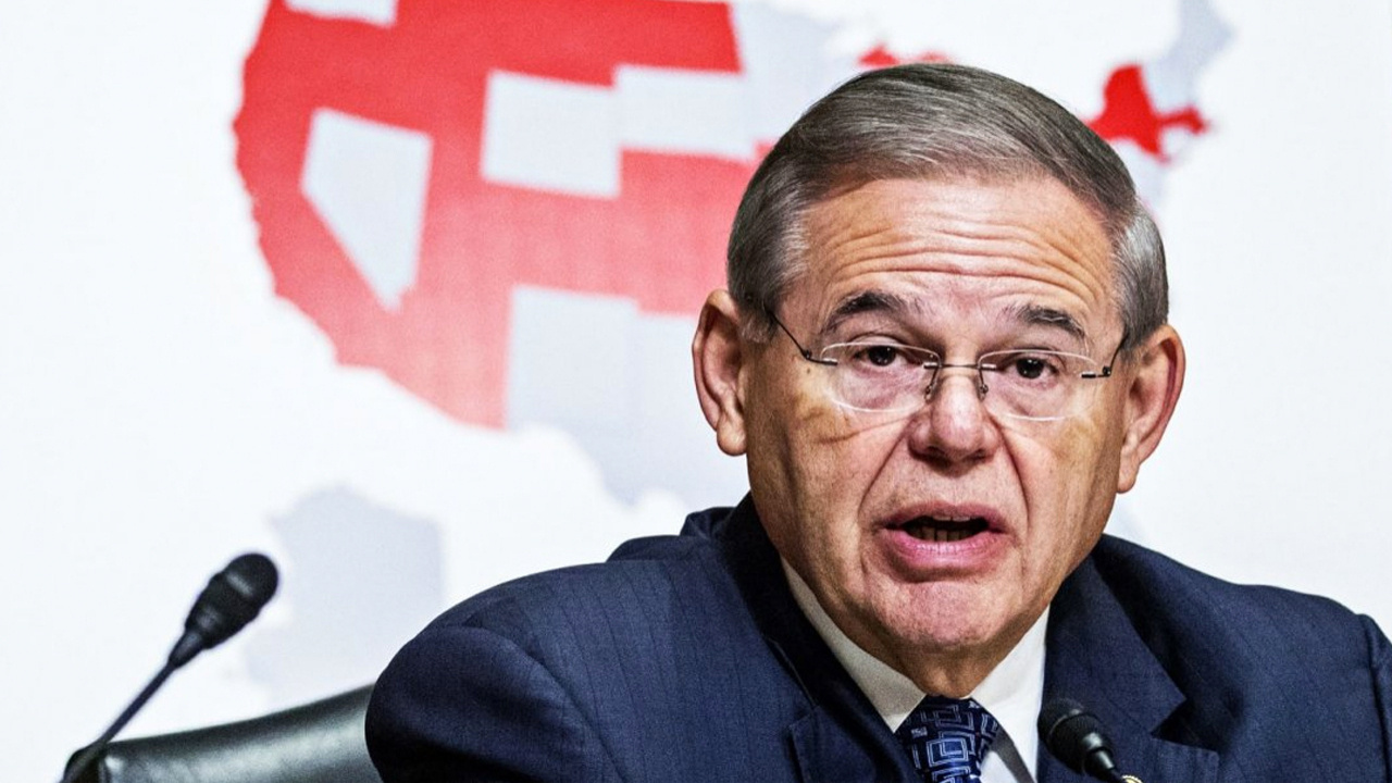 Türkiye karşıtı ABD'li Senatör Bob Menendez'den küstah sözler: Kıbrıs işgal altında