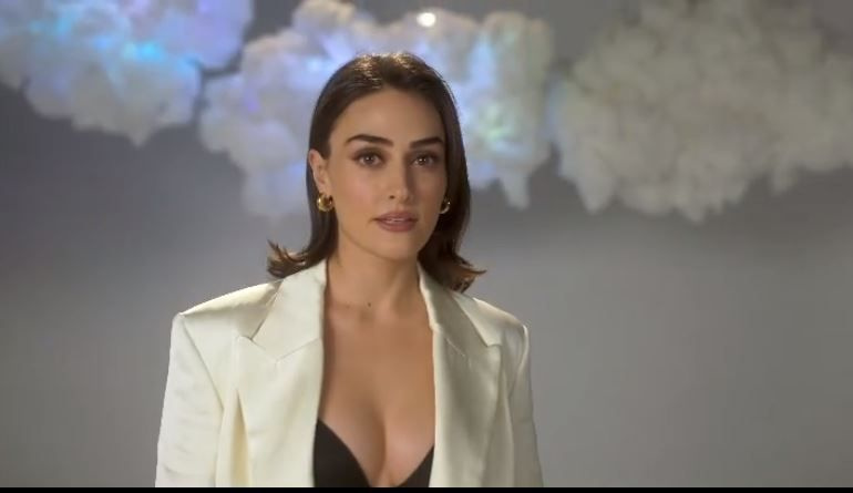 Esra Bilgiç'in iç çamaşırı reklamı olay Victoria's Secret mankeni oldu 'Ne yaptın Halime bacı'