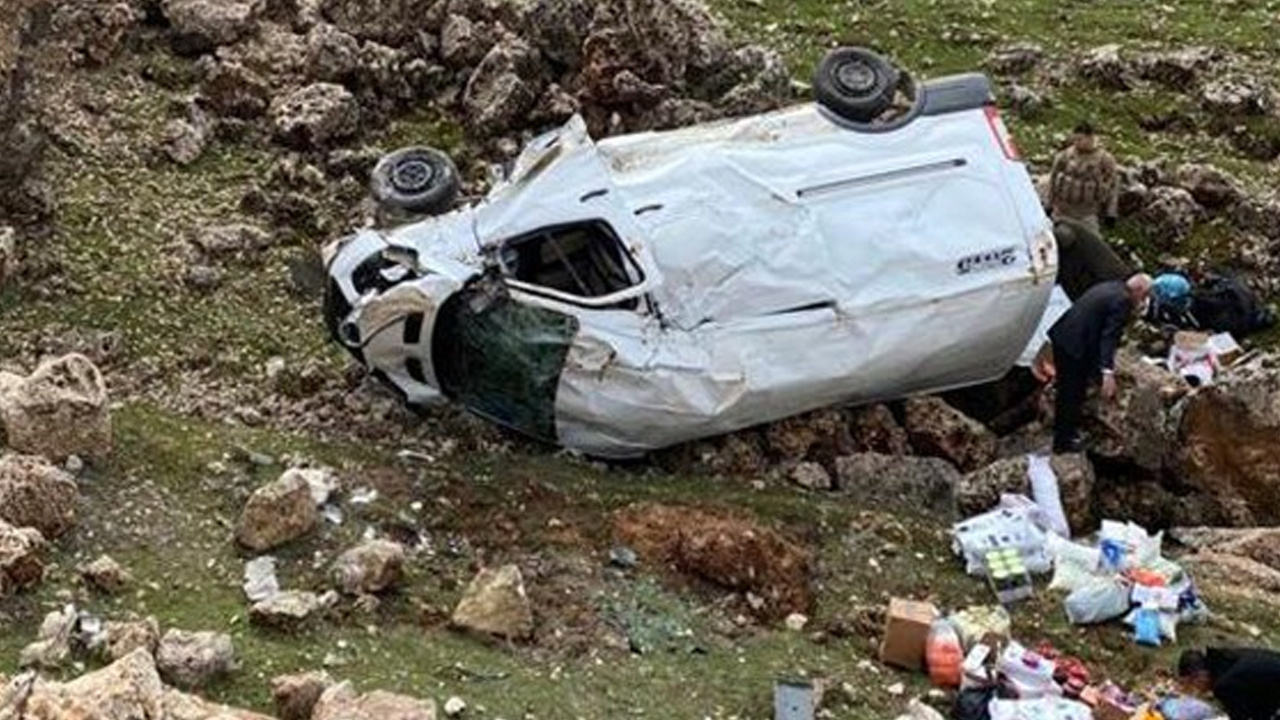 Mardin’de kamyonet şarampole yuvarlandı: Yaralılar var