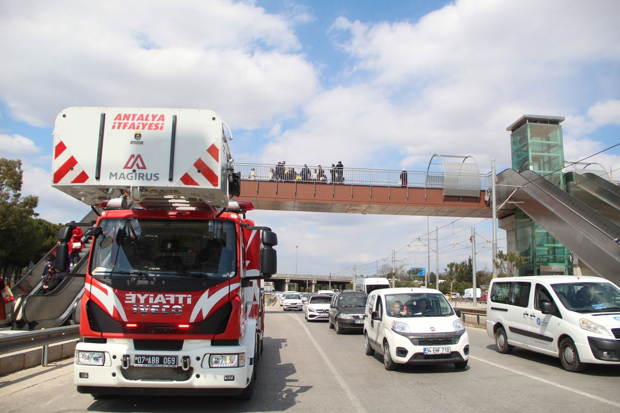 Antalya'da bebeğiyle birlikte intihara kalkışan yabancı uyruklu kadın ekiplere ecel terleri döktürdü