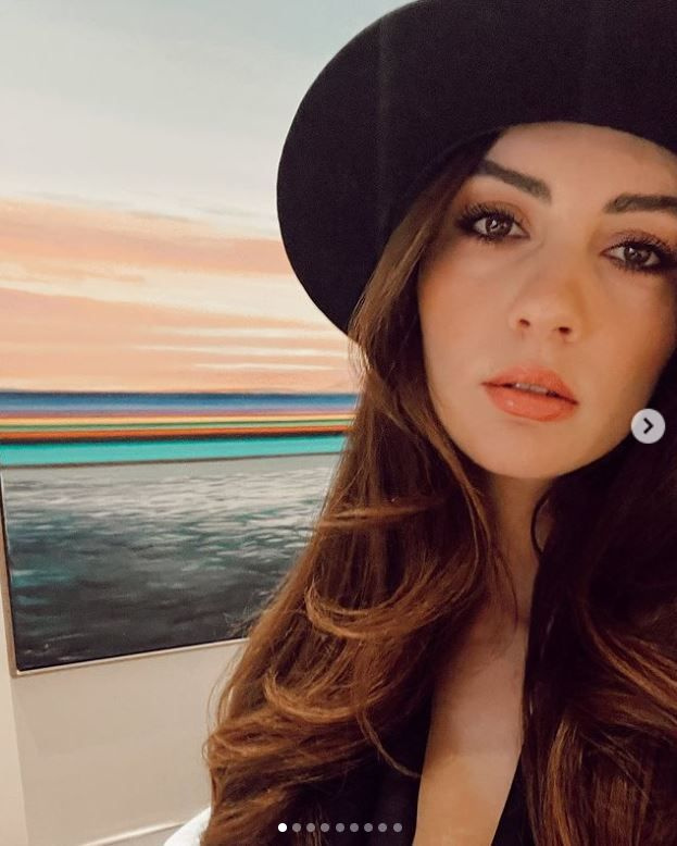 FOX Aşk Mantık İntikam'ın Esra'sı Burcu Özberk'ten soğuk havada sıcak poz son Instagram paylaşımı olay