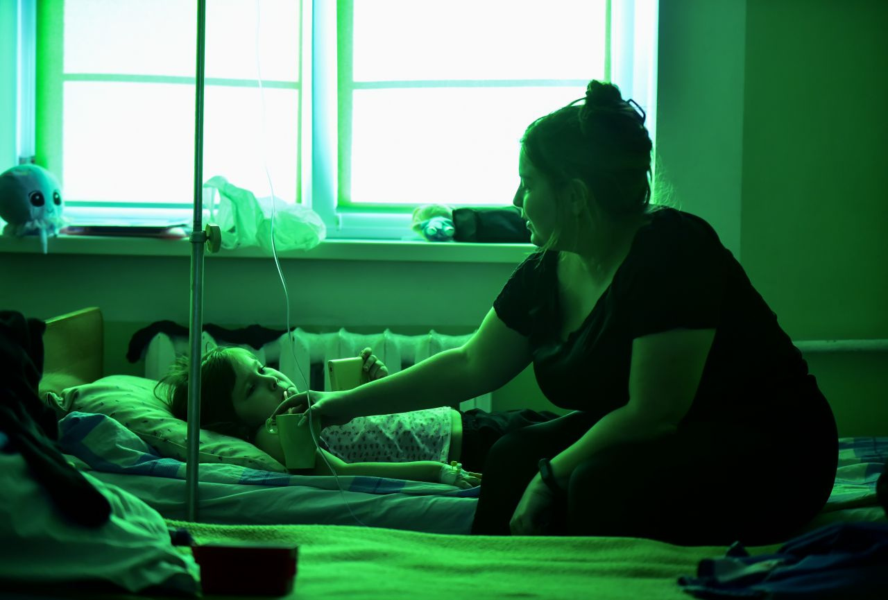Günlerce sığınakta tedavi gördü! Ukrayna'da çocuklar hastaneye getirildi: Yürek dağlayan kareler...