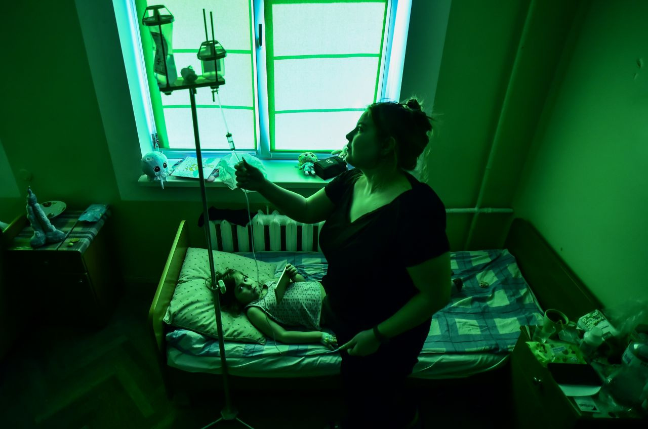 Günlerce sığınakta tedavi gördü! Ukrayna'da çocuklar hastaneye getirildi: Yürek dağlayan kareler...