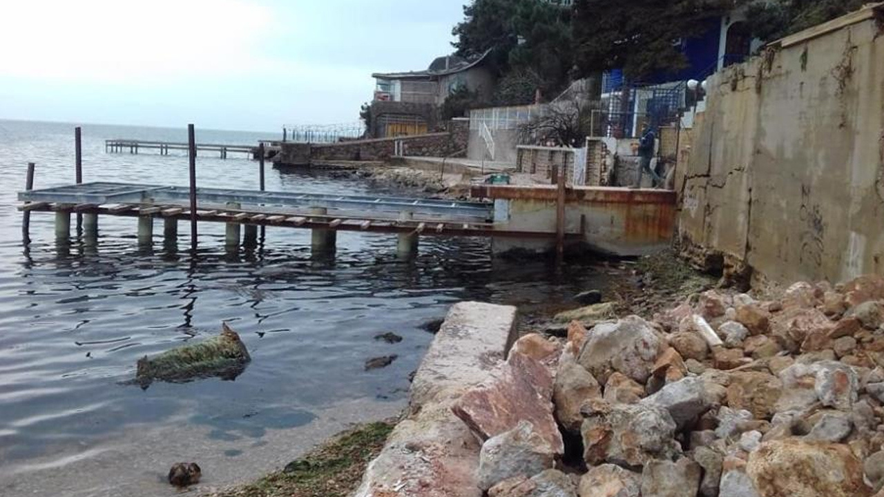CHP'li meclis üyesinden skandal! Plajdaki atıklarla ortaya çıktı: Bakanlık harekete geçti