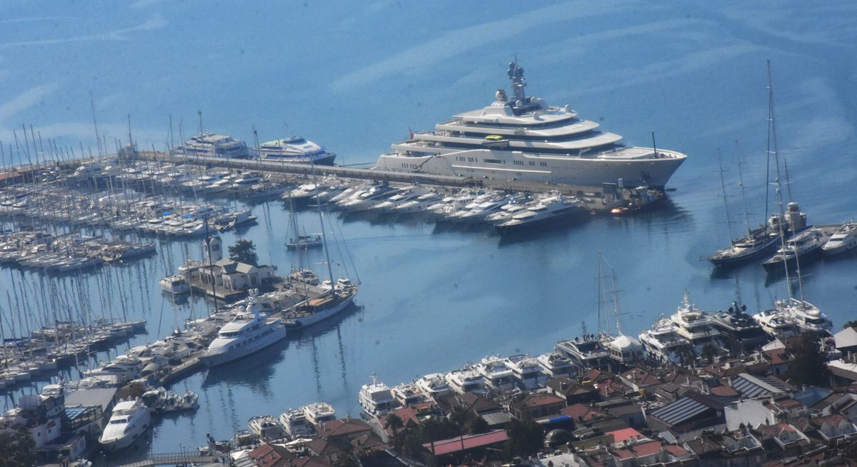 Limanlara sığmadı tam 6 katlı! Rus milyarder Abramoviç'in yatı Marmaris'te