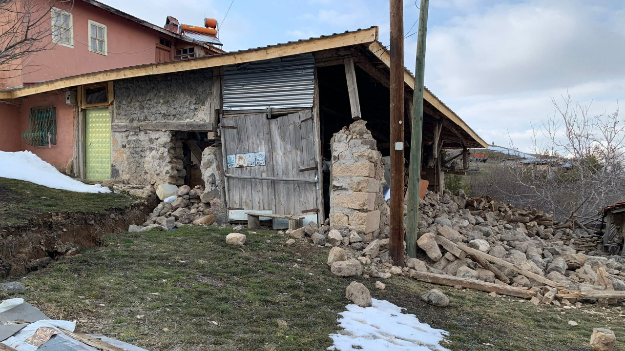 Çankırı'da toprak kayması! Çok sayıda ev tahliye edildi