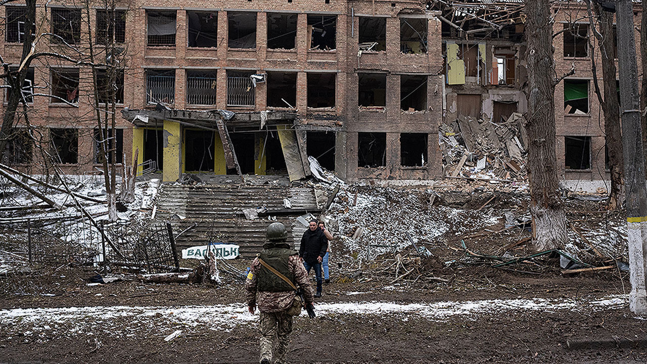 Rusya Ukrayna'da ABD ve Avrupa'nın silah gönderdiği depoyu vurdu