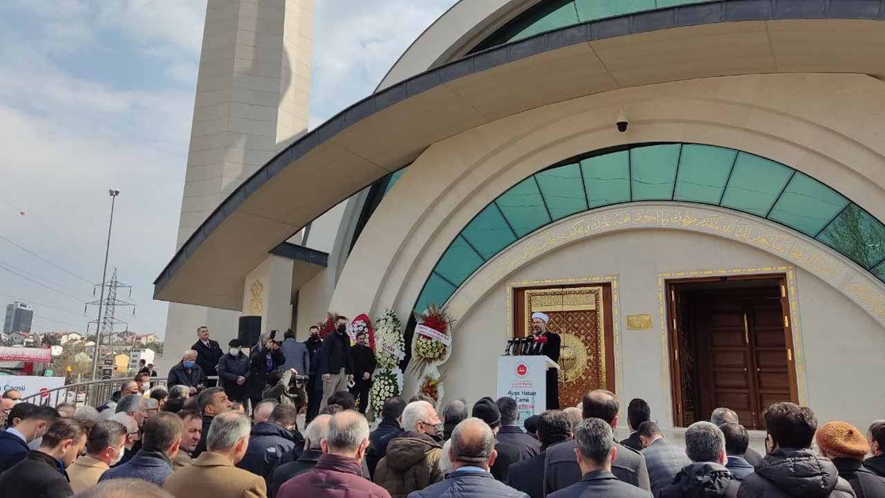 Ali Erbaş: Şu an 90 bin camimizde minareler yükselmektedir