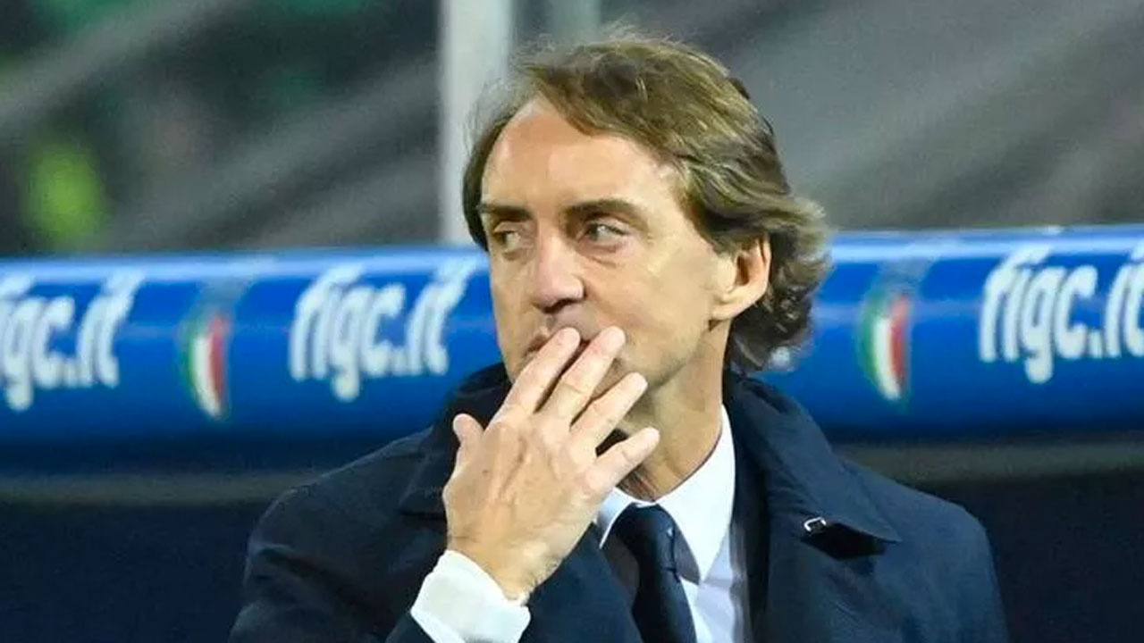 İtalya basını 'facia' 'felaket' manşetlerini attı Mancini'nin istifası bekleniyor