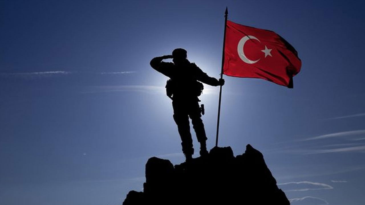 İzmir'de silah kazası sonucu 1 asker şehit oldu